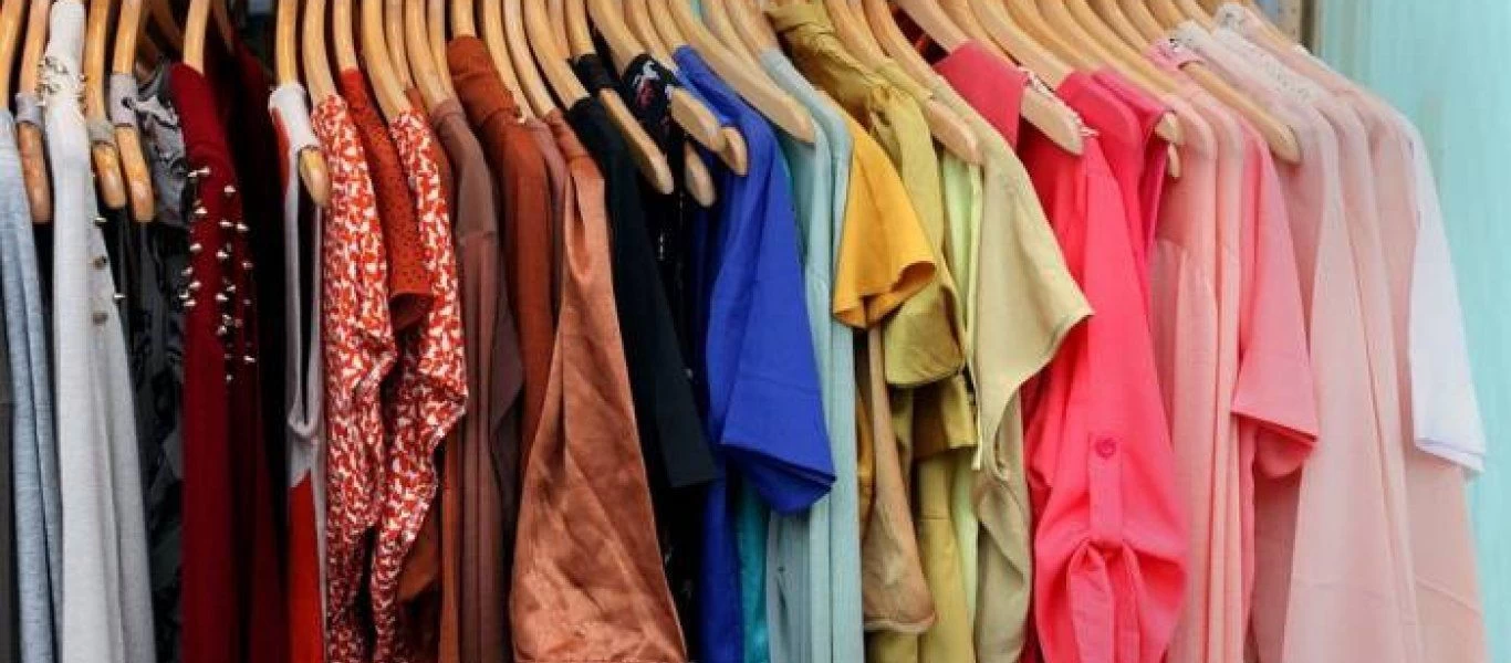Δείτε πώς θα μυρίζουν ωραία τα ρούχα σας χωρίς βάλετε μαλακτικό